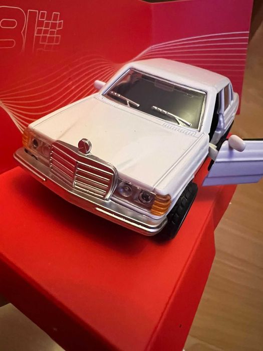 Мерцедес 123 бял