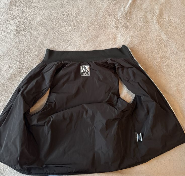 Елек на луда с цип и яка