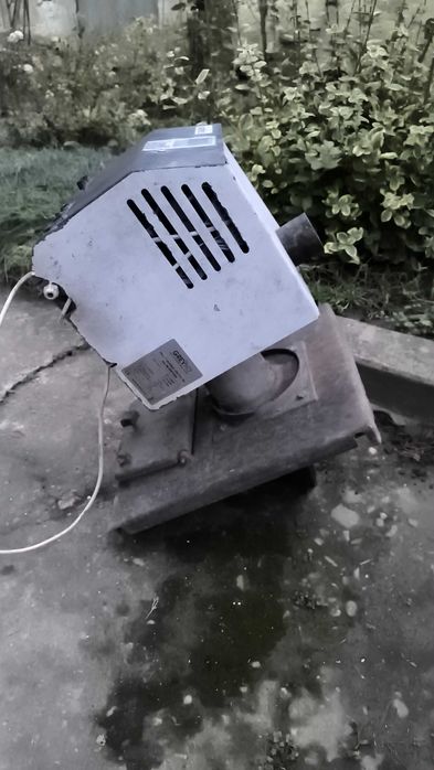 Комбинира котел на дърва и пелети с водна риза и горелка Грейко