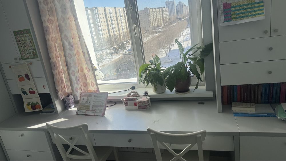 Продам пенал парту и шкафы