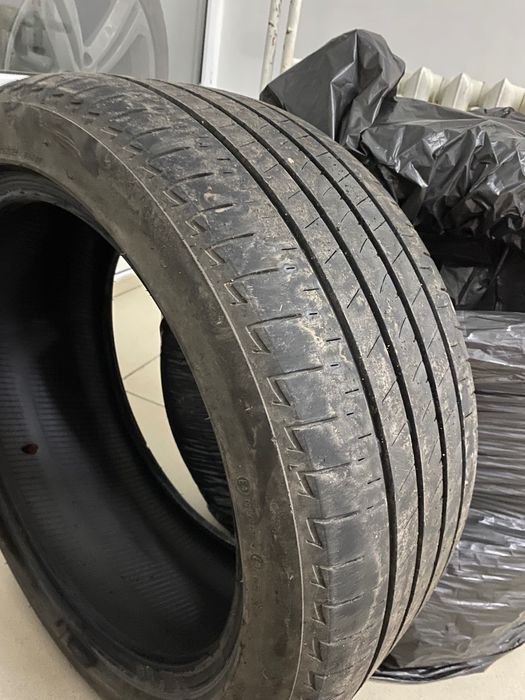 Резина летняя  235/45 R18