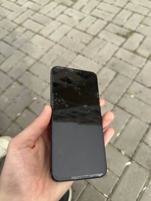 Продам IPhone XS MAX