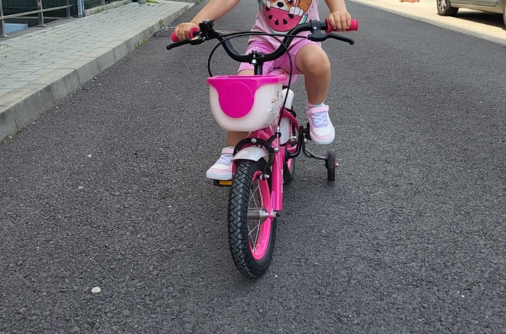 Bicicleta 12"  pt fetițe 2-4 ani