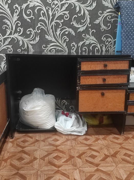 Продам женский столик