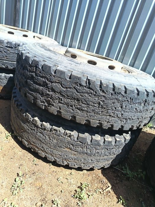 Продам шины 12 r20