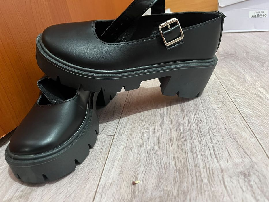 Продам туфли школьные