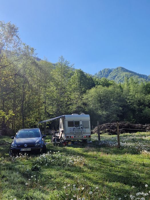 VÎND TEREN LA MUNTE intravilan lingă rîul Lotru
