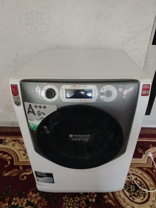Стиральная машина Hotpoint Ariston 9 кг.