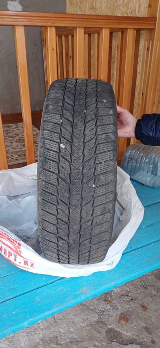 Шины зимние 215/60R16 ROADSTONE