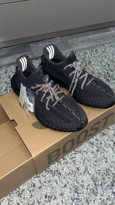 Lichidare de stoc yezzy 350(modelele sunt in anunt)