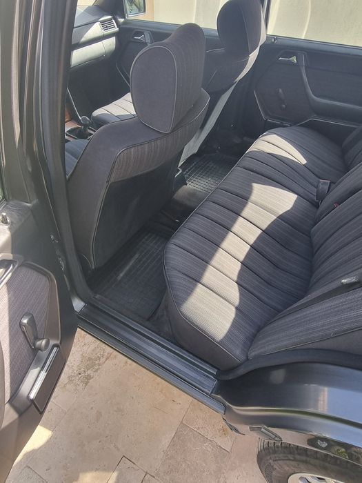 Mercedes Benz  300 E an 1988