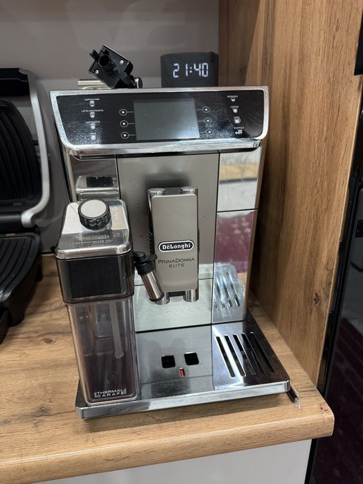 Кофемашина Delonghi PrimmaDonna Elite
