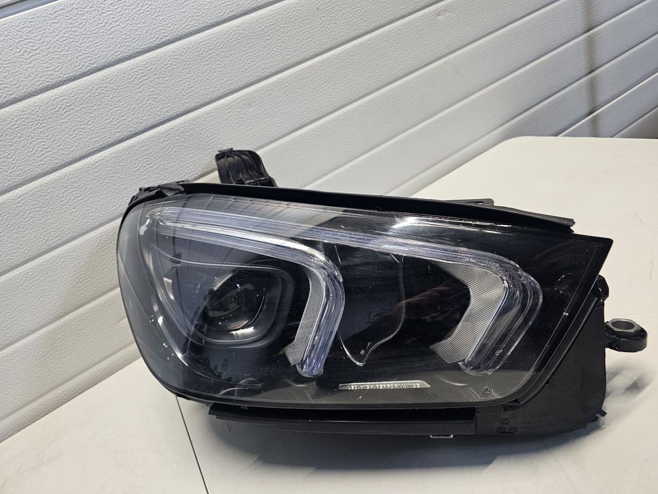 Far dreapta Mercedes GLE W167