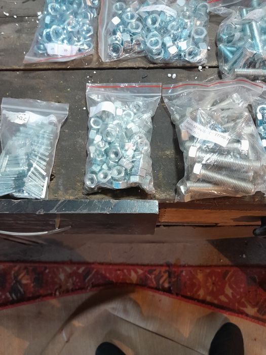 Продам болты гайки