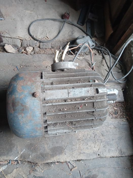 Продам электро двигатель.