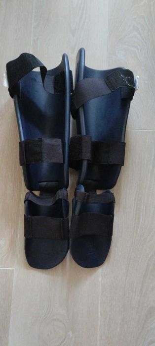 Протектори за карате, размер М, в отлично състояние.