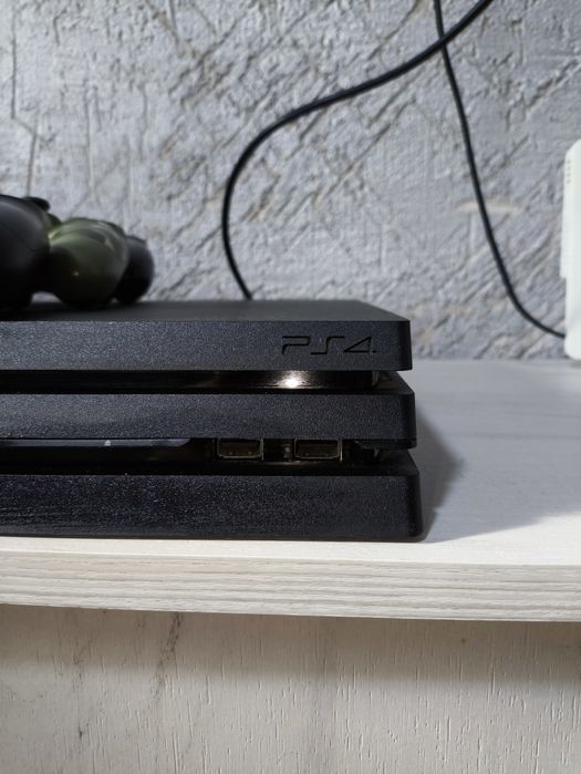 Play station 4 pro 1tb