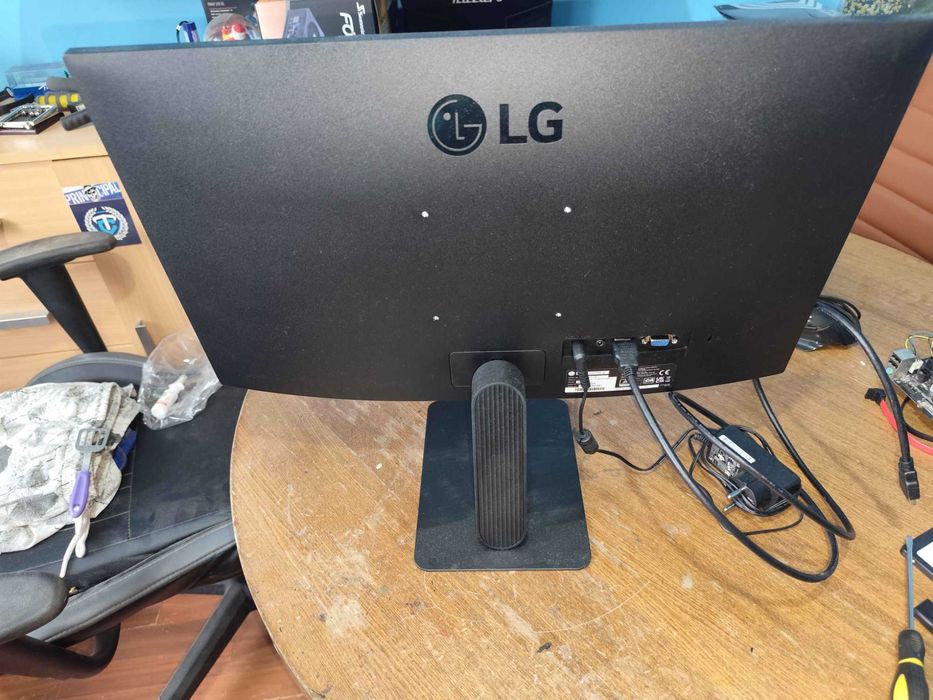 24-инчов FHD IPS монитор със 120Hz честота на опресняване