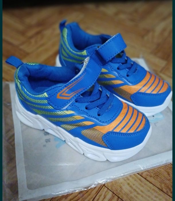 Кроссовки новые детские