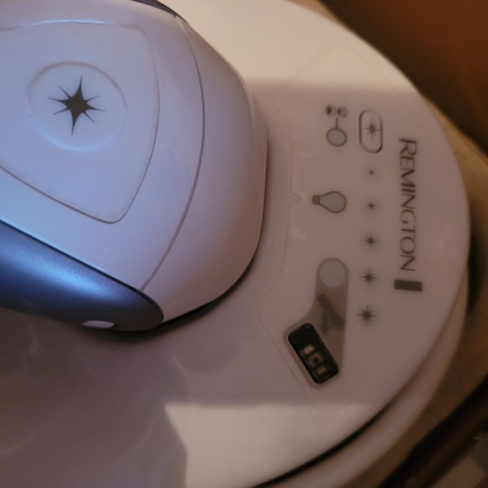 Epilator Remington i light pro IPL 6500 cu lumină intens pulsată