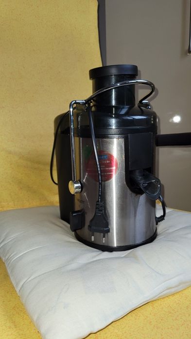 Storcător fructe Scarlet