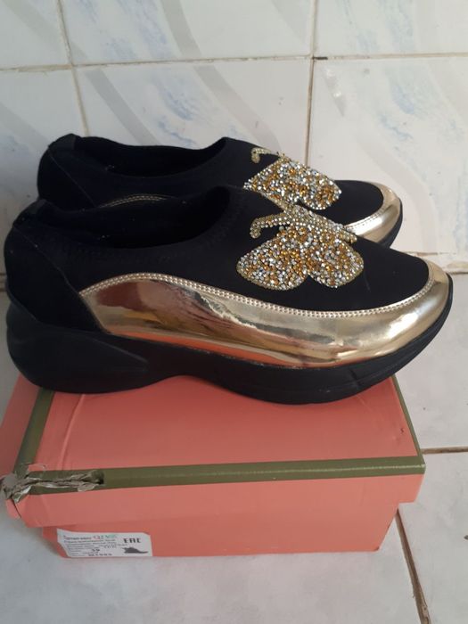 Недорого срочно продам новую турецкую обувь