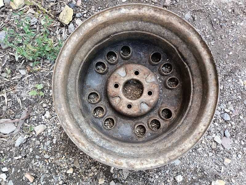 Продам оригинальный металлический диск на Rover