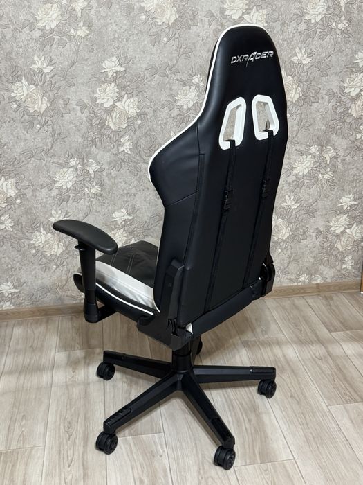 Игровое кресло DXRacer Prince