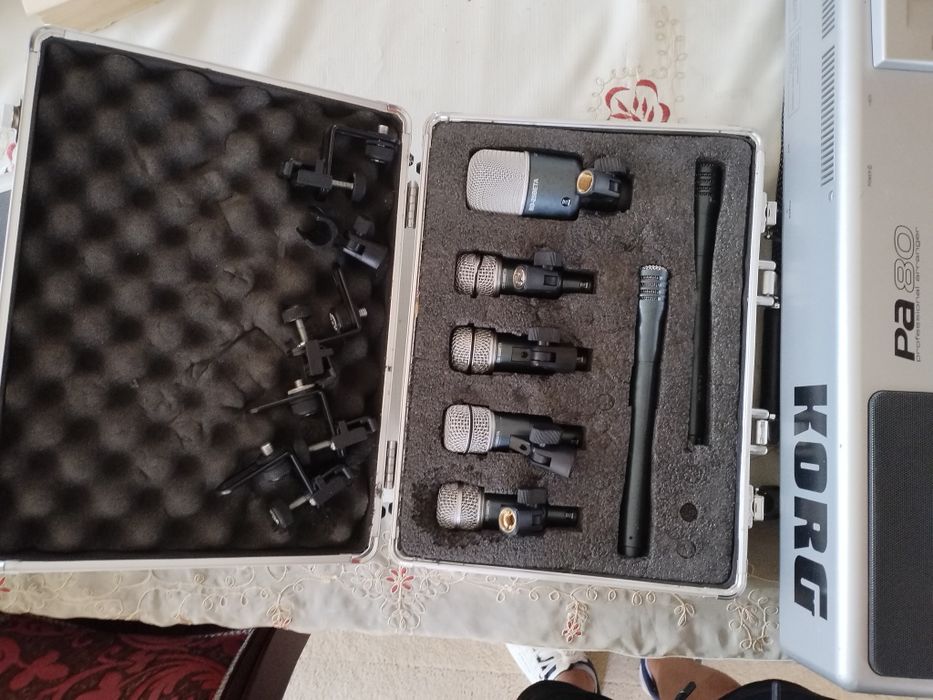 Set microfoane tobe.