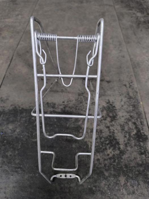 Продам крылья, багажник на велосипед салют.