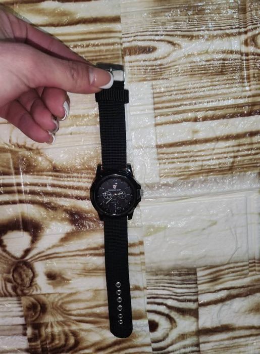 Часовници с верижка от плат