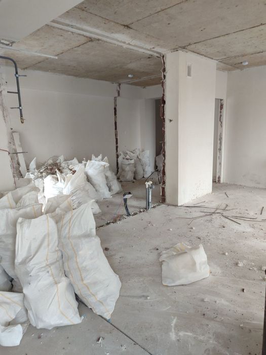 Oferim servici debarasari si demolari