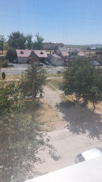 Apartament cu 3 camere - în com. Baia