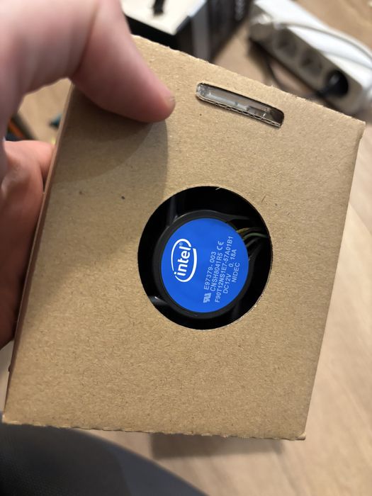 Vand I5-8600 3.1 ghz turbo 4.3,full box procesor si cooler nou