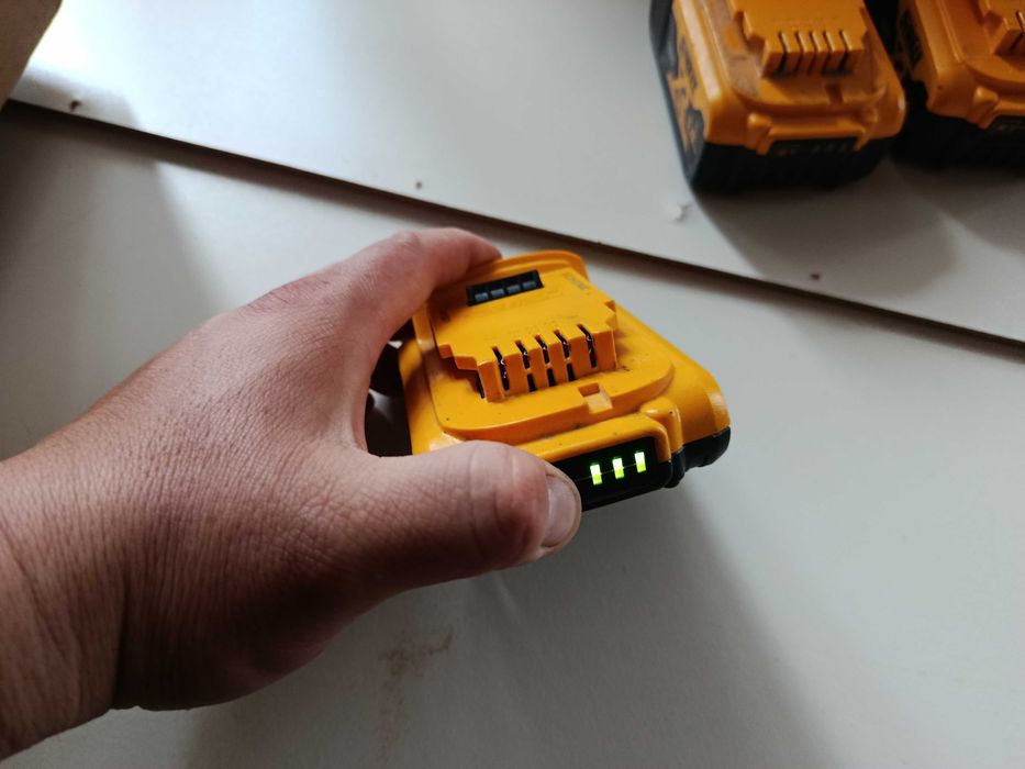 DeWalt 5.0Ah 18V DCB184 54V baterie acumulator bormasina autofiletanta rotopercutor sursa