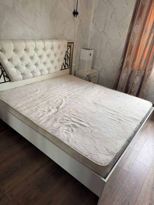 Продам матрас 1,80 на 2