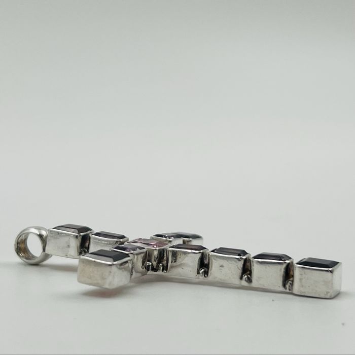 Сребърен кръст с полускъпоценни камъни