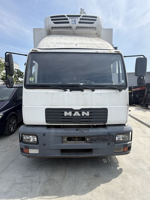 MAN LE 14.220 AN 2006 camion frigorific 4x2