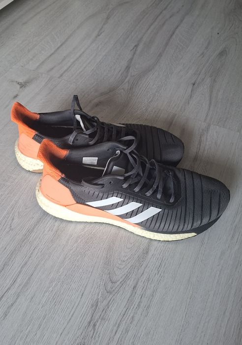 Pantofi sport adidași