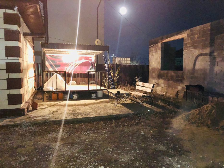 Продам 2 дома на одном участке. Срочно.