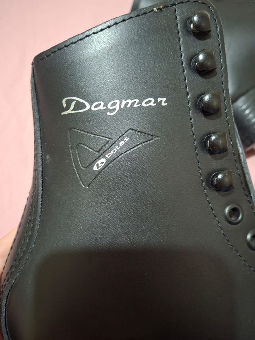 Продам коньки Botas