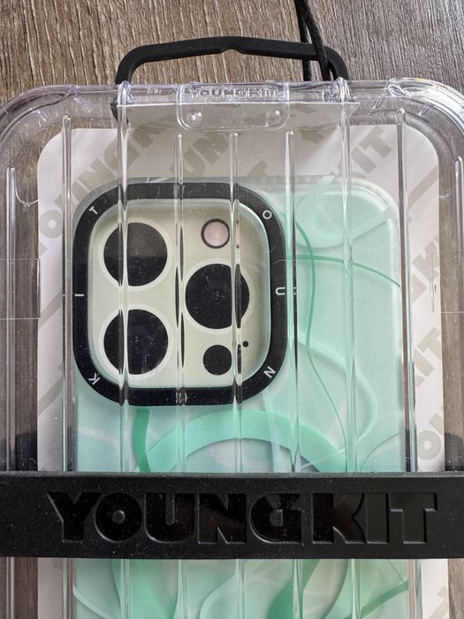 Young Kit на iPhone 14 Pro