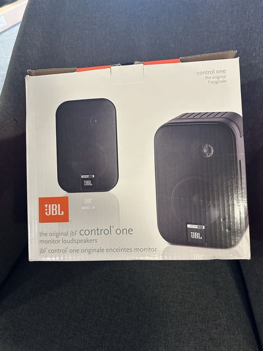 Boxe JBL Control One (pereche) cu suporti de perete inclus