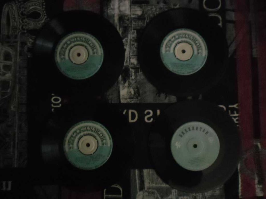 Продавам малки  грамофони плочи