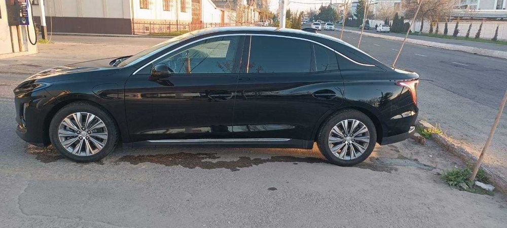 Срочно Продается Hongqie e-qm5 500km.