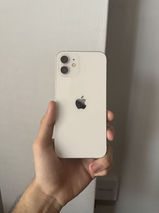 iPhone 11 с коробкой и 4 чехла на него