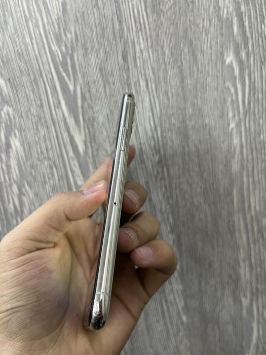 IPhone 11 Pro 64GB          .