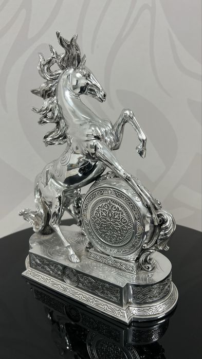 Продам статуэтки лошади и пегаса от empire.kz