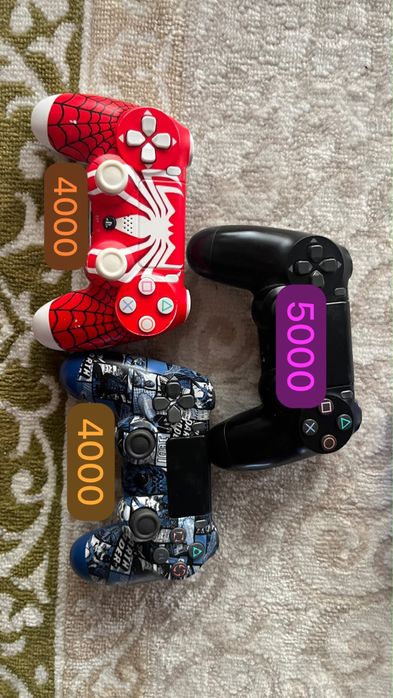 Продаются диски и джойстики для PS4.