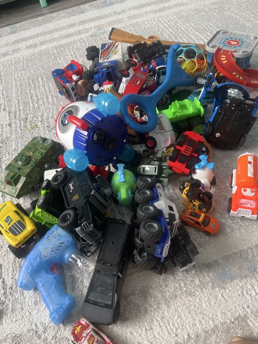 Контейнер с машинками